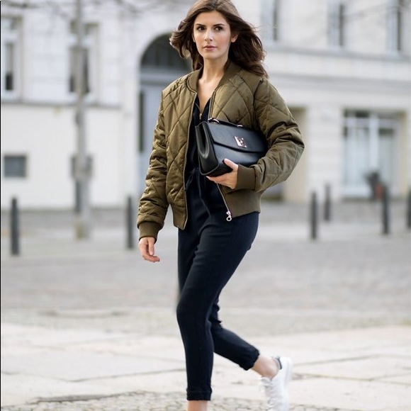 Green diamond bomber jacket w/ zipper. - Picture 1 of 5